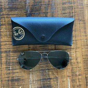 Ray-Ban Aviator Classic metal-frame sunglasses in black, Unisex